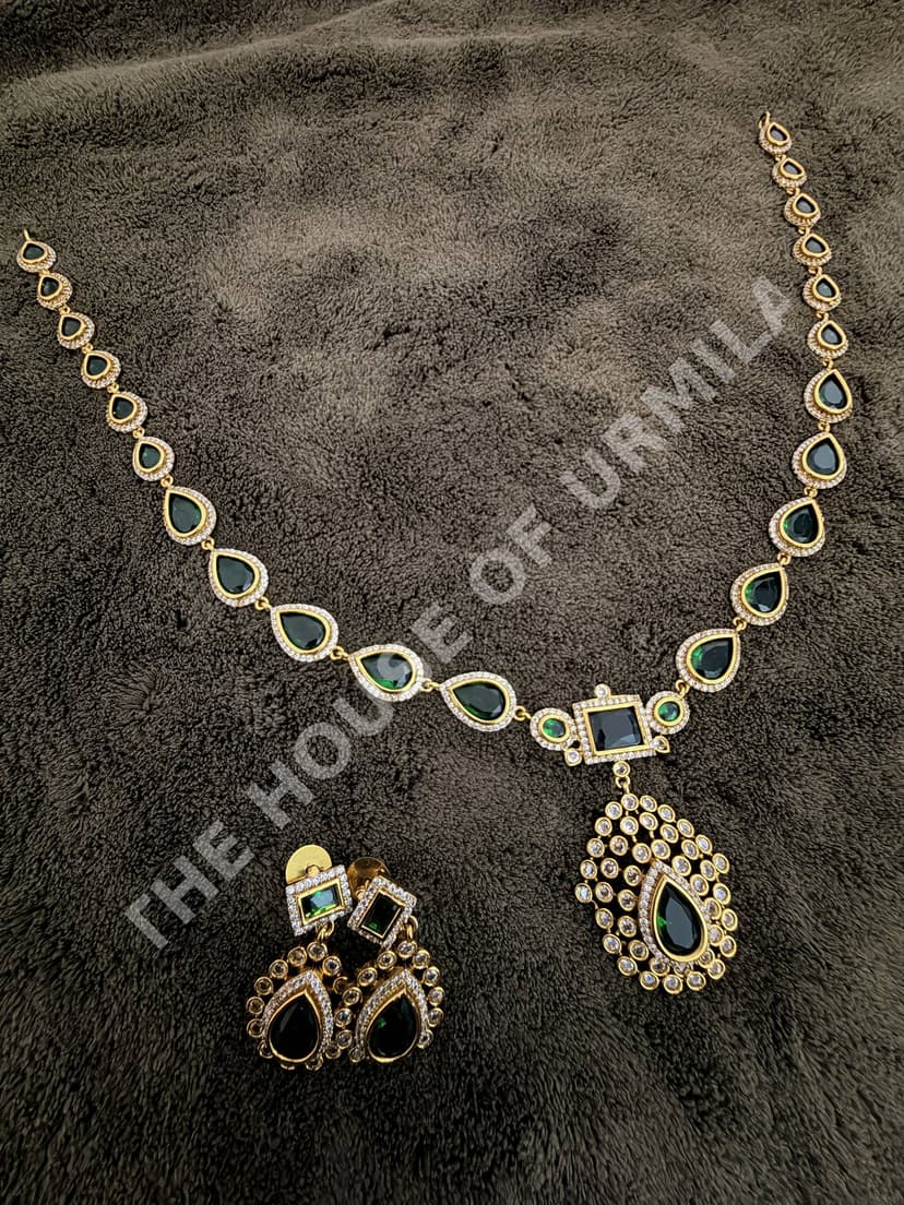 Elegant Green Stone Necklace Set